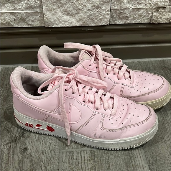 Nike Air Women's Pink Lace up Sneakers size 8 - Picture 1 of 11